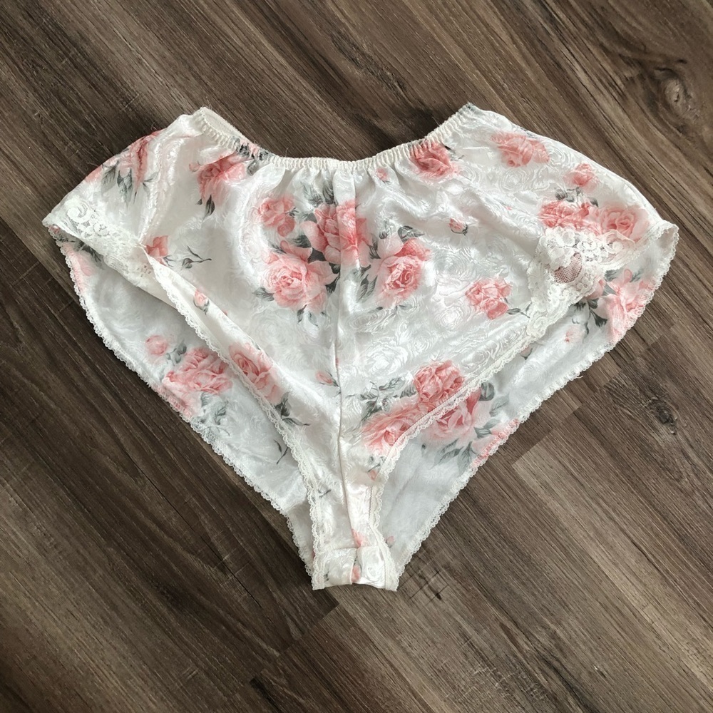 Lucy Anne vintage Cream floral intimate high cut sleep shorts fits small medium